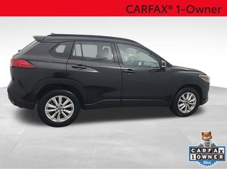 Used 2024 Toyota Corolla Cross LE video 2