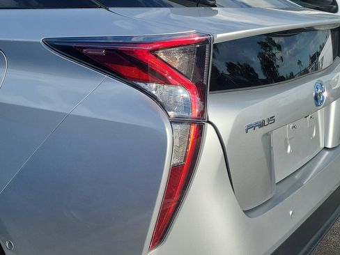 Used 2018 Toyota Prius Three image 10