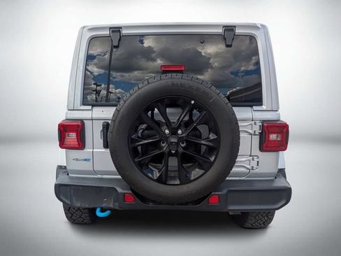 Used 2024 Jeep Wrangler Unlimited Sahara AWD/4WD image 5