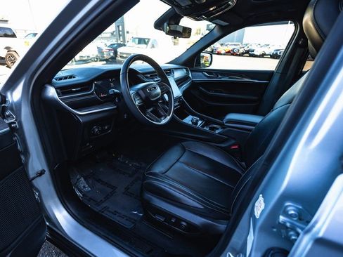 Used 2024 Jeep Grand Cherokee L Limited w/ Luxury Tech Group II image 12