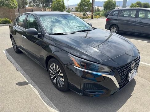 Used 2024 Nissan Altima 2.5 SV FWD image 1