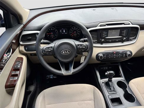 Used 2017 Kia Sorento FWD image 20