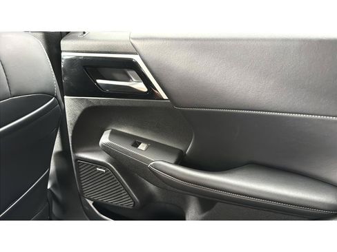 Used 2025 Mitsubishi Outlander SE FWD image 17