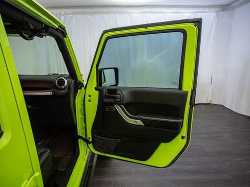 Used 2017 Jeep Wrangler Unlimited Rubicon image 17