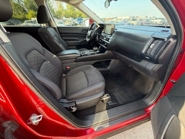 Used 2023 Nissan Pathfinder SV AWD/4WD image 14