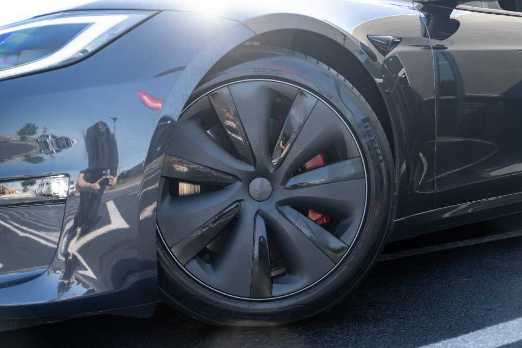 Used 2025 Tesla Model S Plaid AWD/4WD image 2