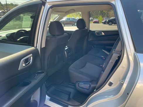 Used 2019 Nissan Pathfinder S AWD/4WD image 27