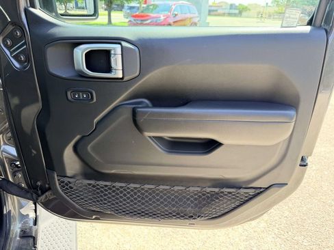 Used 2018 Jeep Wrangler Unlimited Sport S AWD/4WD image 11