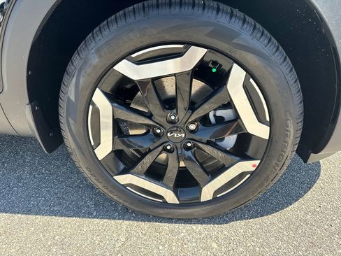 Used 2025 Kia Telluride EX w/ EX Captain's Chair Package FWD image 12