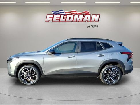 Used 2024 Chevrolet Trax RS w/ Driver Confidence Package FWD image 2
