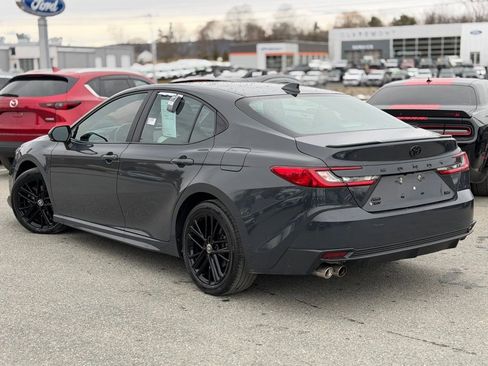 Used 2025 Toyota Camry SE image 3