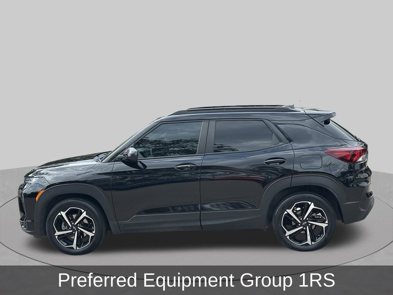 Used 2023 Chevrolet TrailBlazer RS w/ Sun and Liftgate Package FWD image 2