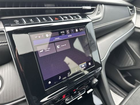 Used 2025 Jeep Grand Cherokee Altitude image 16