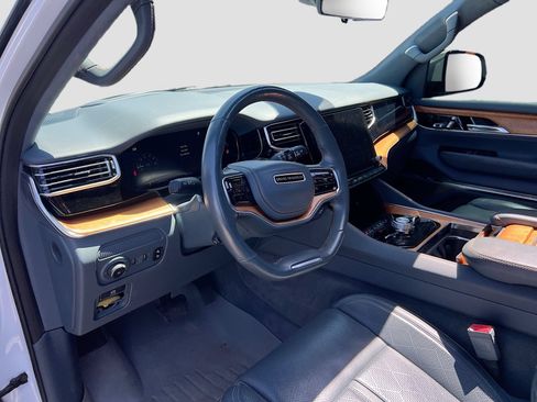 Used 2022 Jeep Grand Wagoneer Series II w/ Convenience Group III AWD/4WD image 9