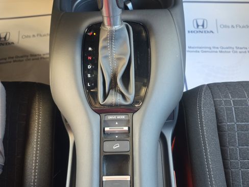 Used 2025 Honda HR-V LX image 21