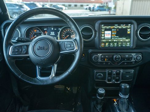 Used 2020 Jeep Wrangler Unlimited Sahara image 13