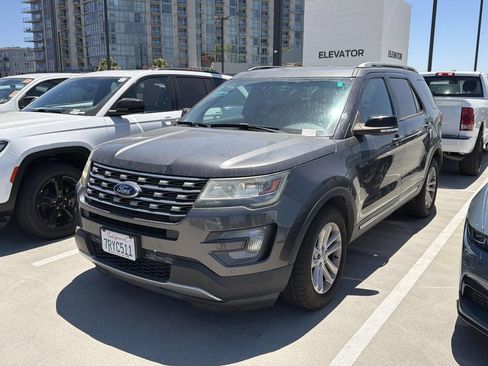 Used 2016 Ford Explorer XLT w/ Equipment Group 202A FWD image 15