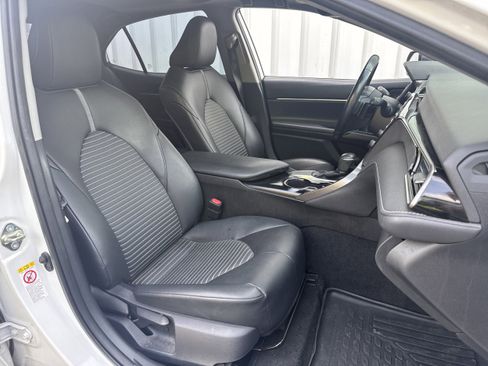 Used 2019 Toyota Camry SE w/ Convenience Package image 13