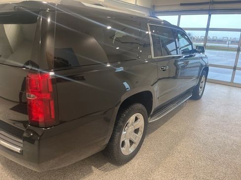 Used 2015 Chevrolet Suburban LTZ image 5