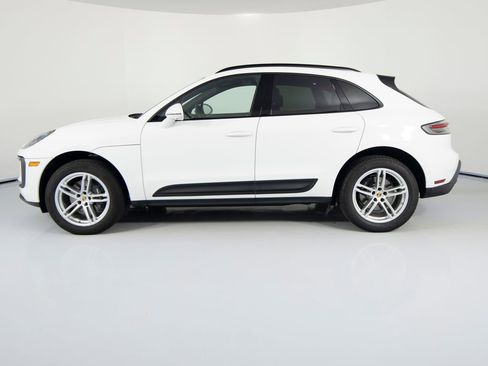 Certified 2025 Porsche Macan image 2