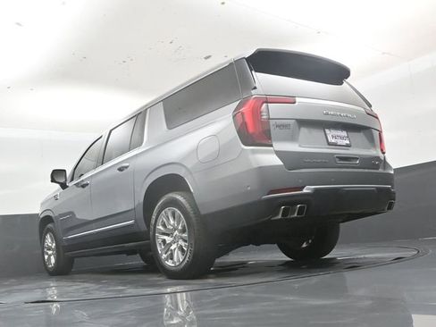 Used 2025 GMC Yukon XL Denali AWD/4WD image 45