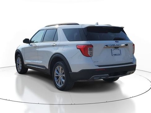 Used 2023 Ford Explorer XLT w/ Equipment Group 202A AWD/4WD image 3