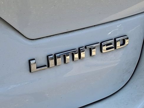 Used 2023 Jeep Grand Cherokee Limited w/ Luxury Tech Group II AWD/4WD image 27