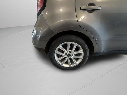 Used 2018 Kia Soul + FWD image 2