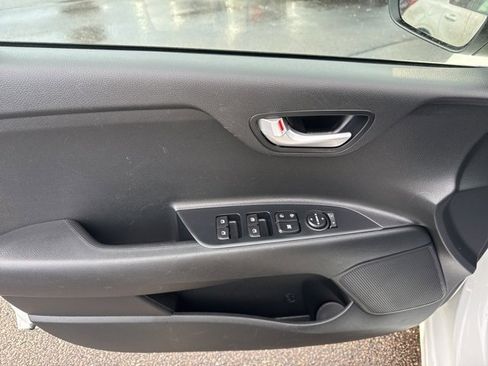 Used 2021 Kia Rio S image 11