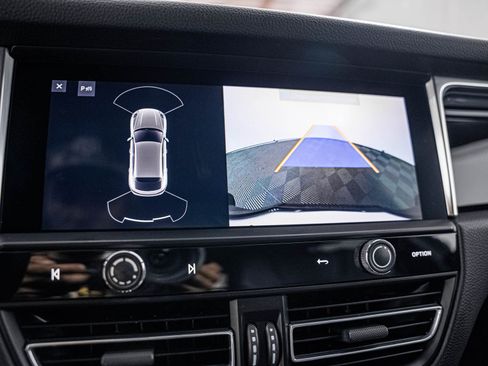 Certified 2023 Porsche Macan AWD/4WD image 27