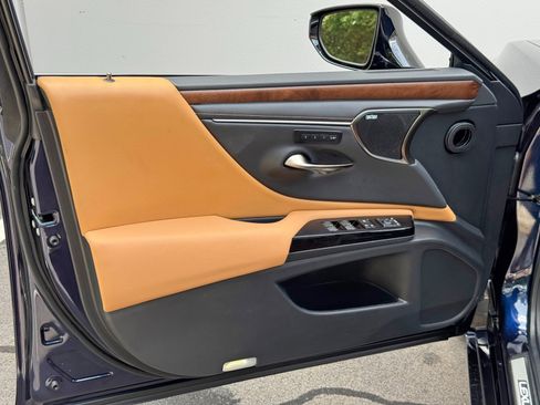 Used 2025 Lexus ES 350 Ultra Luxury w/ Accessory Package (Z1) FWD image 45