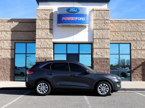 Used 2020 Ford Escape SE image 5