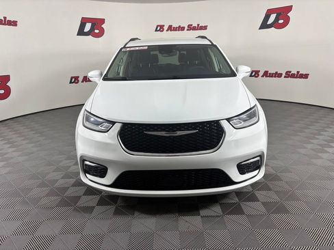 Used 2022 Chrysler Pacifica Touring-L FWD image 9