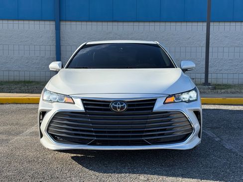 Used 2022 Toyota Avalon XLE image 2