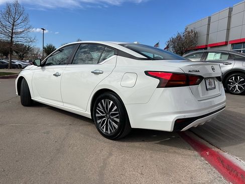 Used 2025 Nissan Altima 2.5 SV image 8