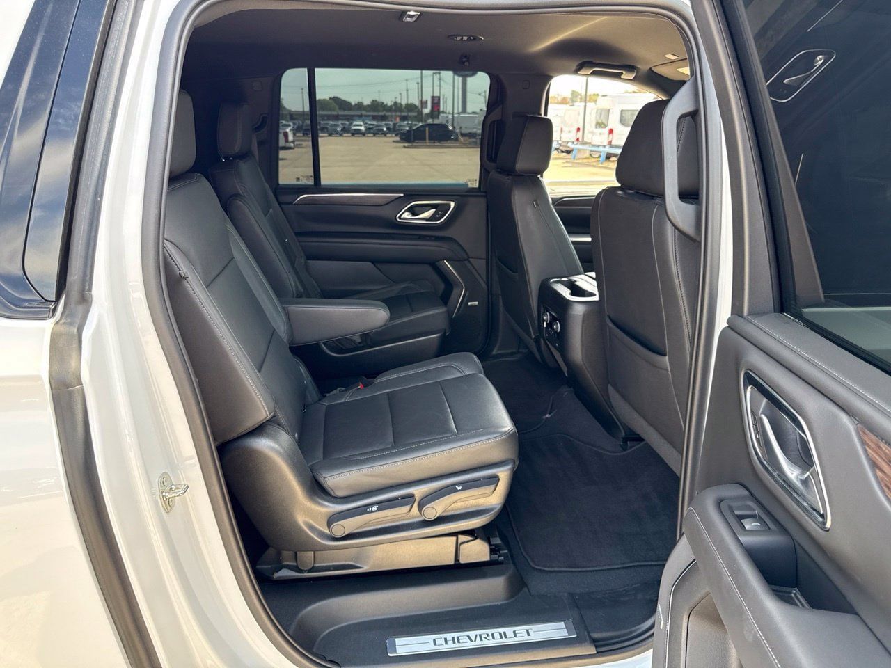 Used 2023 Chevrolet Suburban Z71 AWD/4WD image 12