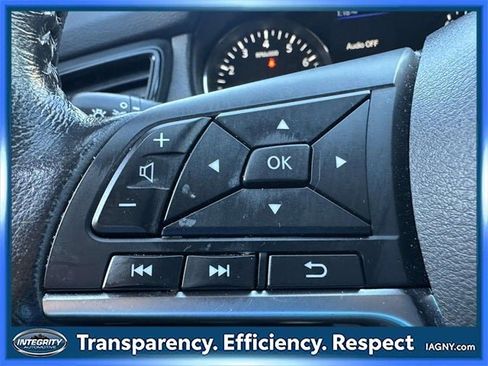 Used 2018 Nissan Rogue SV w/ Sun & Sound Touring Package image 33