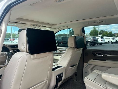 Used 2021 GMC Yukon Denali w/ Denali Premium Package AWD/4WD image 13