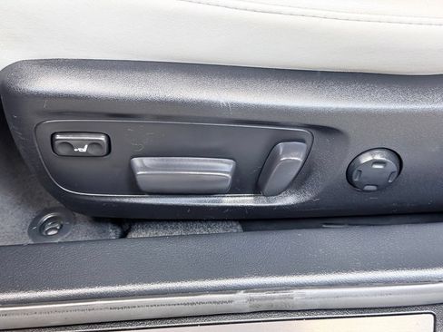 Used 2015 Toyota Avalon Limited FWD image 15