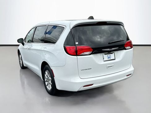Used 2022 Chrysler Voyager LX FWD image 7