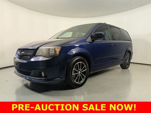 Used 2017 Dodge Grand Caravan GT image 3