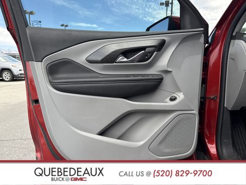 Used 2022 GMC Terrain SLE w/ Driver Convenience Package image 9