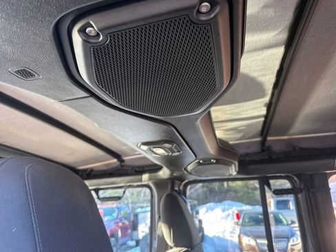 Used 2018 Jeep Wrangler Sahara w/ Connectivity Group image 32