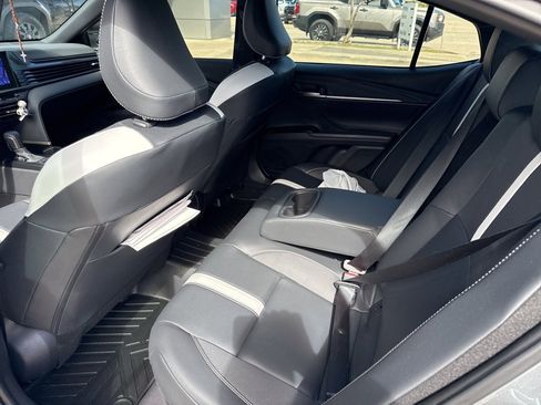 Used 2025 Toyota Camry SE w/ Convenience Package image 9
