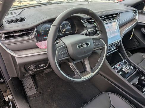 New 2025 Jeep Grand Cherokee L Limited image 9