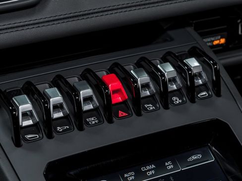 Used 2022 Lamborghini Huracan EVO AWD/4WD image 24