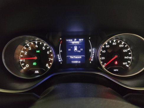 Used 2017 Jeep Compass Latitude image 23