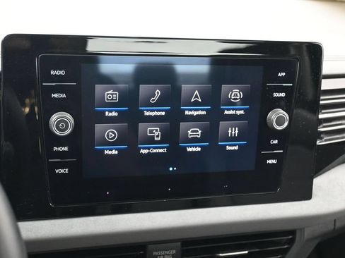 Used 2025 Volkswagen Jetta SE FWD image 19