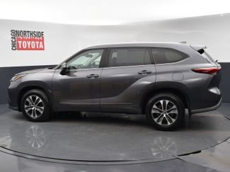 Used 2022 Toyota Highlander XLE video 2
