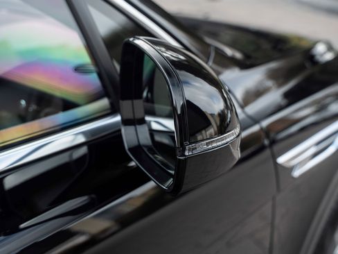 Used 2023 Bentley Bentayga Extended Wheelbase image 13